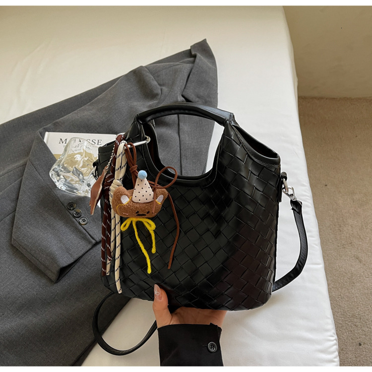 Luxury Brand Designer Bag Fashion Woven Handbag For Women 2025 New Large Capacity Bucket Bag High-End Feel Single Shoulder Crossbody Bag