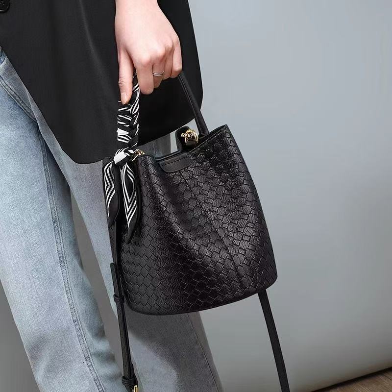 Luxury Brand Designer Bag Hong Kong Bag Women Autumn 2025 New Women's Bag Crossbody Bucket Bag Woven Bag Large Capacity Handbag Shoulder Bag
