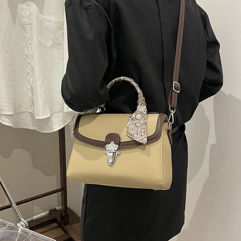 Free shipping designer Fashion Bags New Silk Scarf Handbag Single Shoulder Crossbody Bag Light Luxury Texture Small Square Bag Classic