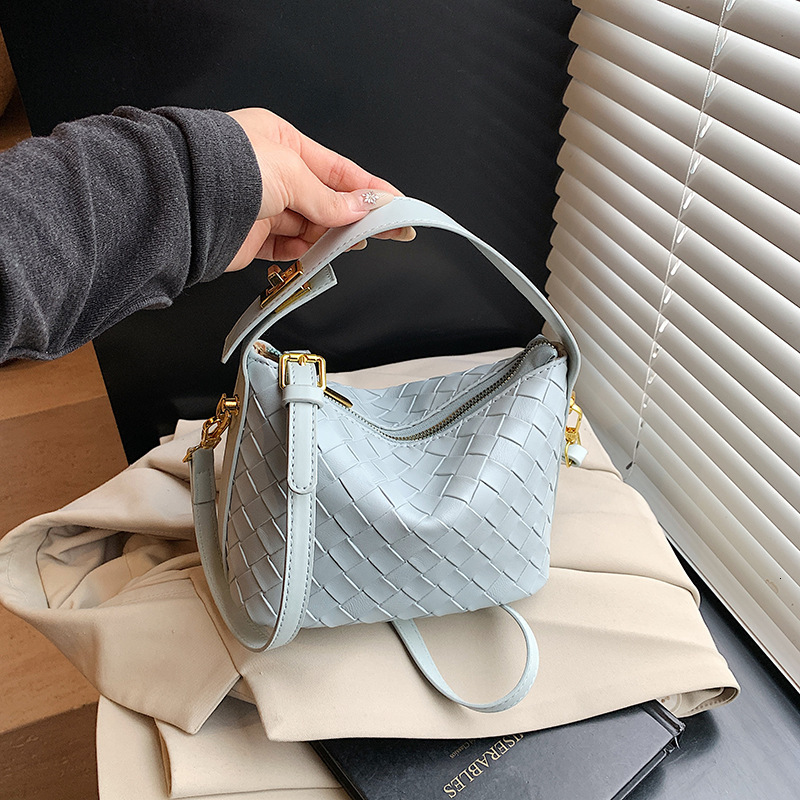 Luxury Brand Designer Bag Summer New High-End Versatile Woven Pattern Women's Bag Handheld Crescent-Shaped Lunch Box Bag Bento Bag Single Shoulde