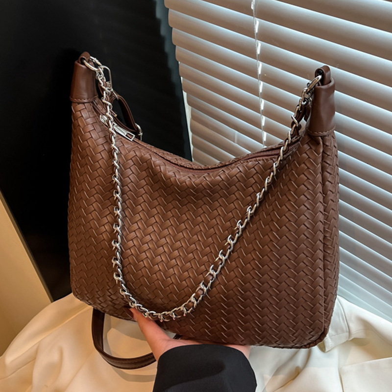 Luxury Brand Designer Bag Large Capacity Underarm Bag For Women 2025 New Fashion Woven Single Shoulder Crossbody Bag Solid Color Chain Commuter Bag
