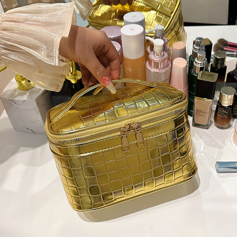 Luxury Brand Designer Bag New Checkerboard Makeup Bag Large Capacity Travel Portable Toiletry Bag Simple PU Leather High-Value Handheld Storage Bag