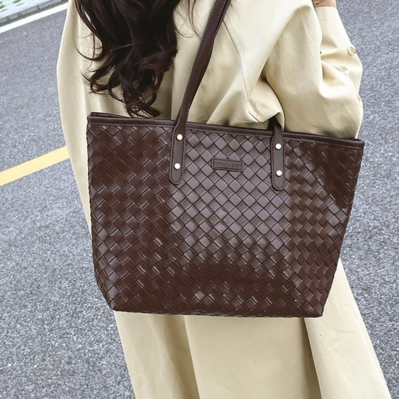 Luxury Brand Designer Bag This Year's Trendy Woven Bag For Women 2025 New Korean Version Simple Shoulder Bag Large Capacity Commuter Tote Bag