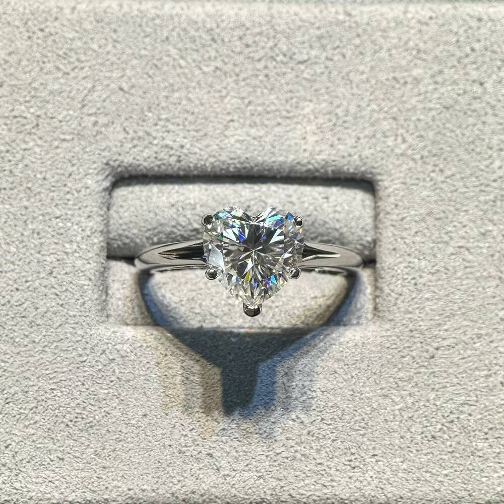 Wholesale Custom Fine Jewelry 2Ct Heart Shaped Moissanite Ring Trendy S925 Sterling Silver Wedding Engagement Ring for Women