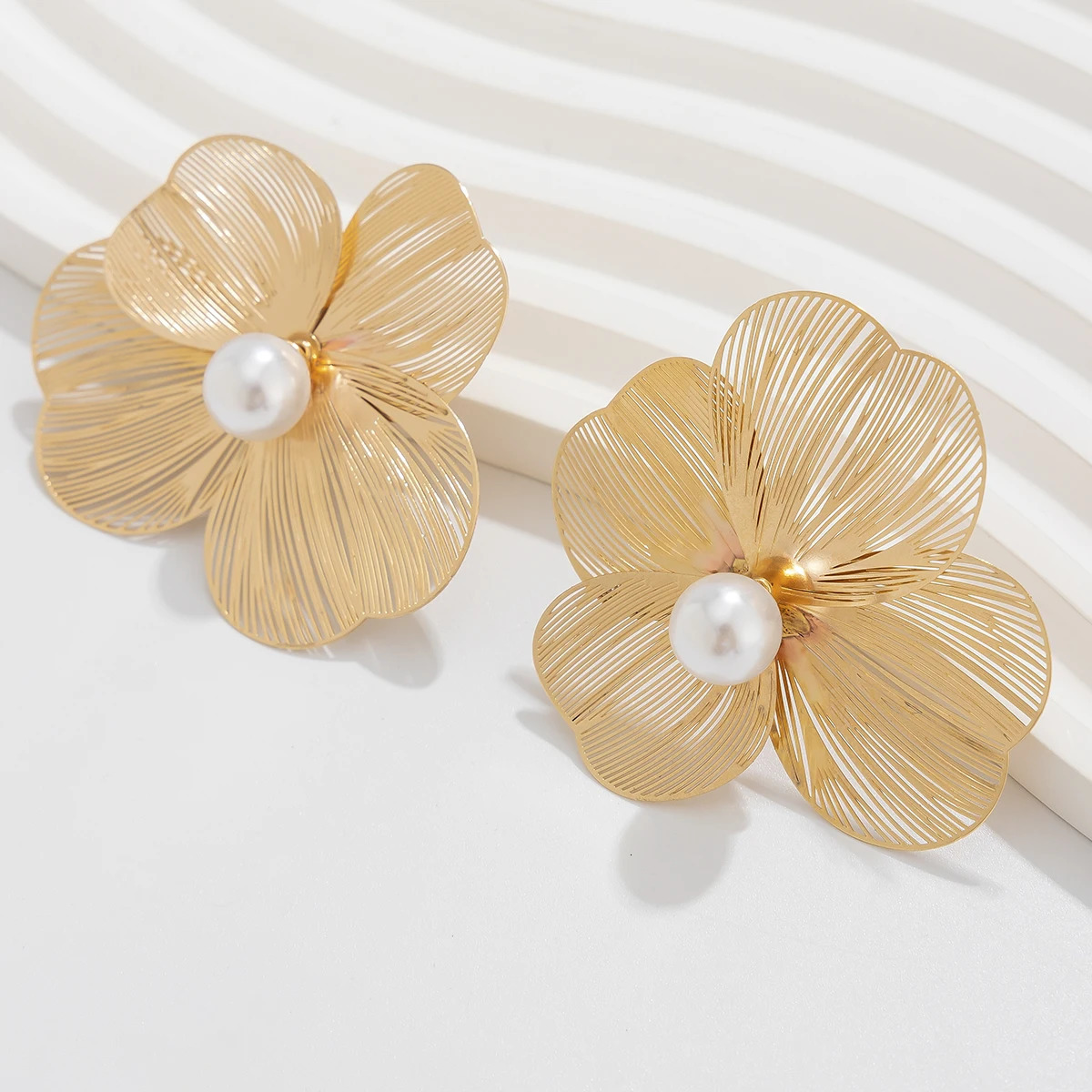 Ingemark Punk Vintage Metal Petal Flower Stud Earrings Women Girls Trend Goth Geometric Piercing Earring Jewelry Steampunk 251013