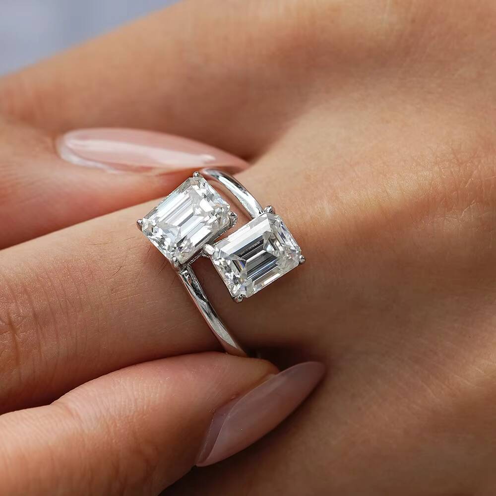 HighEnd Luxury Moissanite Ring S925 Silver Sugar Cube Two Main Stone Emerald Moissanite Ring for Women