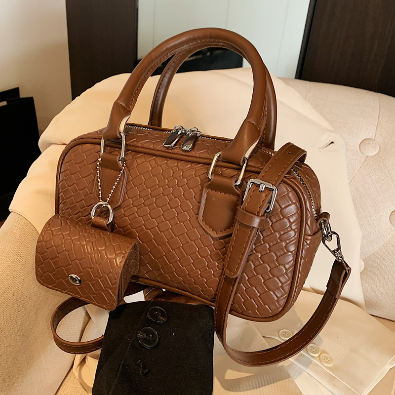 Luxury Brand Designer Bag Woven Pattern Bag For Women, Autumn And Winter 2025 New Niche Design Crossbody Bag, High-End Fashionable Handheld Pillow Bag