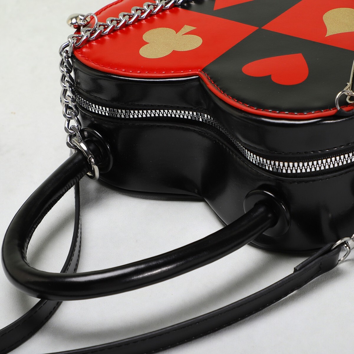 Luxury Brand Designer Bag 2025 New Spring Heart Bag For Women Creative Poker Bag Printed Chain Heart Bag Heart Handbag Crossbody Bag