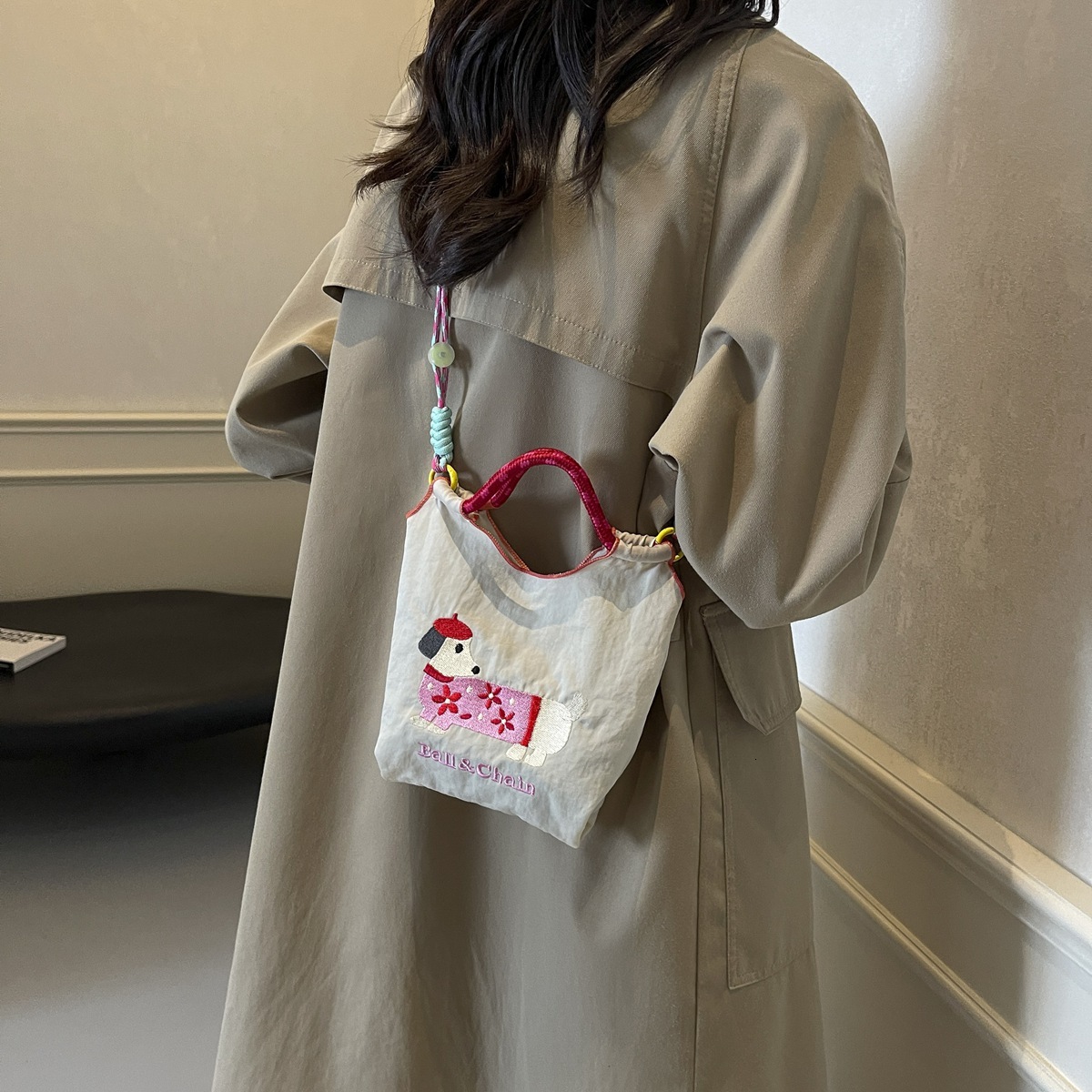 New Korean style designer embroidered cute sausage dog cartoon color blocked women's fashionable handbag multifunctional commuting shoulder bag