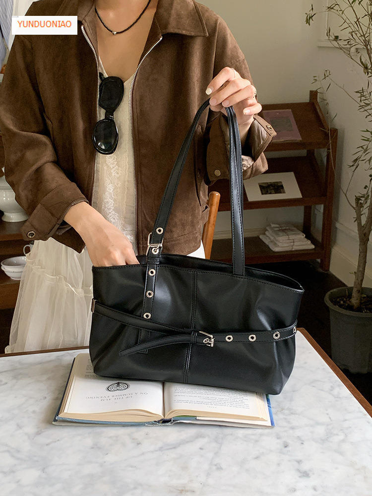 Minimalist style women's shoulder bag large capacity luxury handbag new versatile commuting bag 2025 retro style designer bag