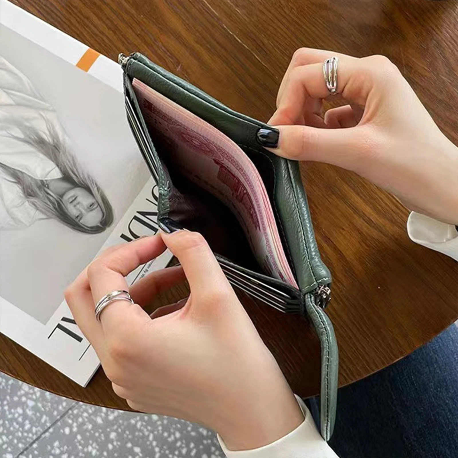 Short Wallets for Women Genuine Cow Leather Fashion Coin Purse Soft Cowhide Wallet Card Holder Fashion Solid Color Handbag 251013