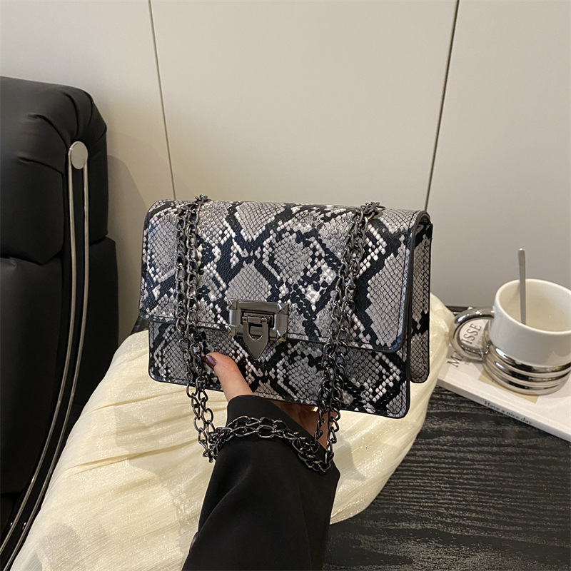 Luxury Brand Designer Bag Snake Pattern Lock Buckle Shoulder Bag 2025 New Style Personality Ins Casual Handbag For Women Fashion Crossbody Bag