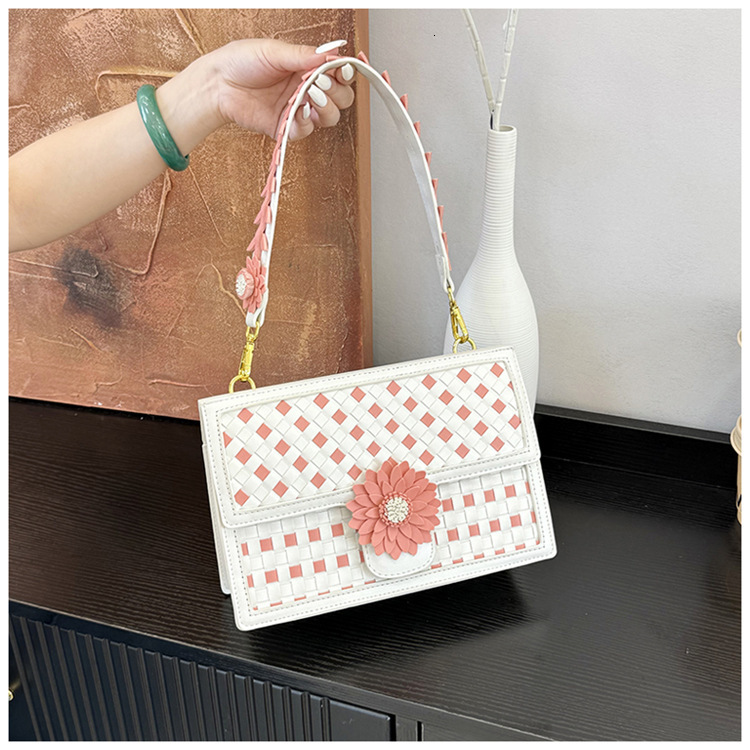 Luxury Brand Designer Bag 2025 Jelly Bag Casual Hollow Out Bag Small Bag Chain Crossbody Bag Woven Fashion Single Shoulder Bag Versatile