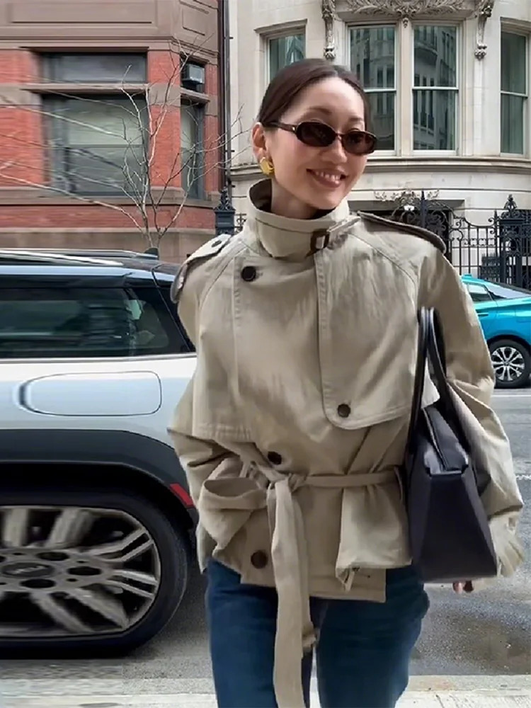 Versatile Stylish Short Windbreaker Jacket Retro Loose Stand Collar Long Sleeve Women Coat Fashion Trend Office Autumn Lady Wear 251010