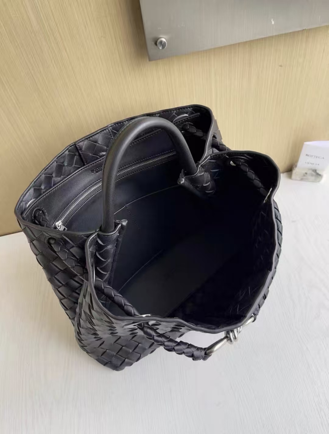 Chic Compact Shoulder Knitted Leather Purse Versatile Fashion Accessory Made from Superior Lambskin