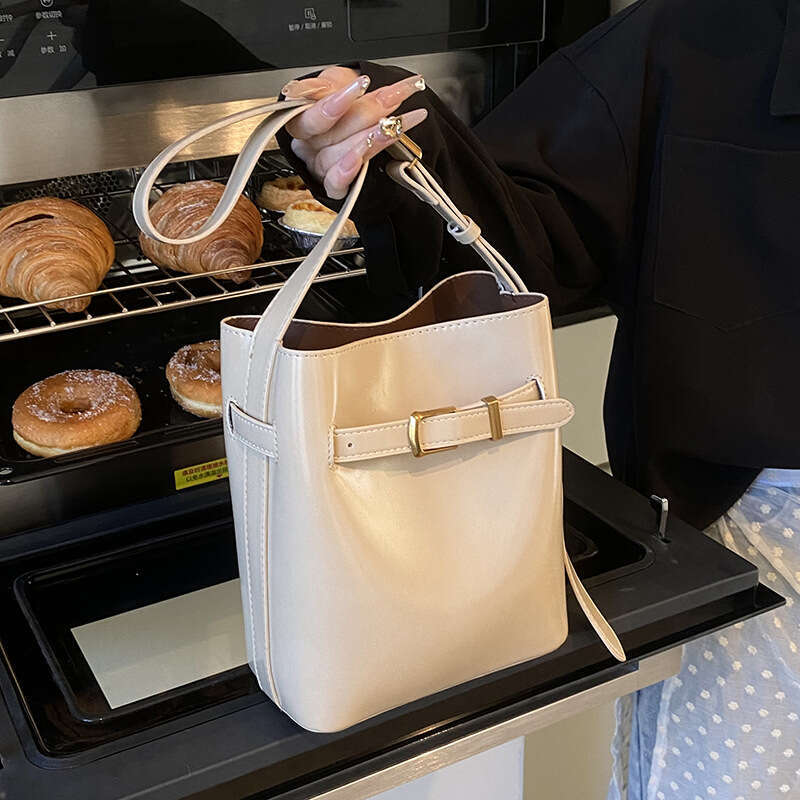 Designer Bags High-Quality Texture Small for Women 2025 Spring New Versatile Crossbody Fashionable Super Popular Single Shoulder Bucket Bag