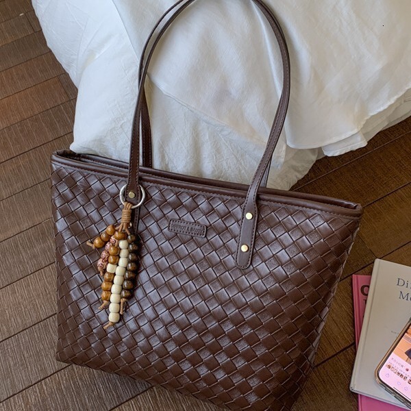 Luxury Brand Designer Bag Large Capacity New Tote Bag Simple Casual New Woven Pattern Single Shoulder Underarm Bag New Casual Solid Color Handbag