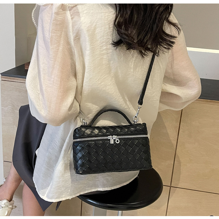 Luxury Brand Designer Bag 2025 Autumn Dopamine Fresh Korean Style Handheld Small Bag Fashionable Simple Woven Pattern Crossbody Women's Bag
