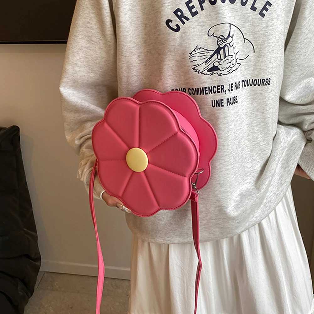 Fresh and Sweet Bag Womens New Flower Small Round Bag Popular Cute Trendy Single Shoulder Crossbody Bag Z251018