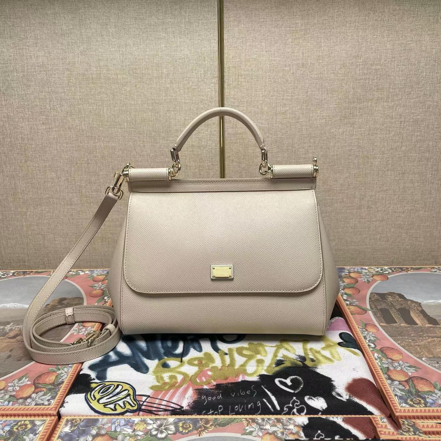 Sophisticated Ladies' Fashion Accessory: Premium Quality Calf Leather Crossbody Pouch by Renowned Brand