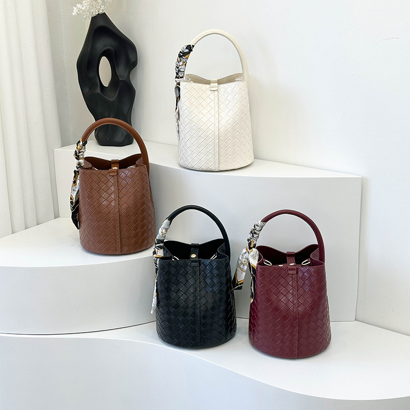 Luxury Brand Designer Bag 2025 New Women's Bag Crossbody Bucket Bag Large Capacity Woven Handbag Shoulder Bag