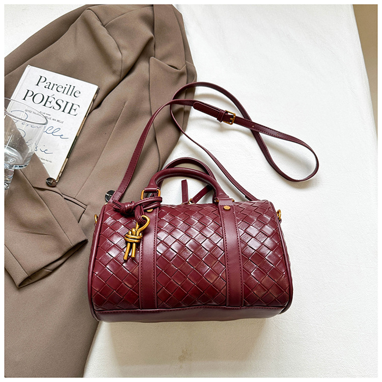 Luxury Brand Designer Bag Boston Handbag Shoulder Bag Niche Design Crossbody Bag Stylish Versatile Woven Handbag