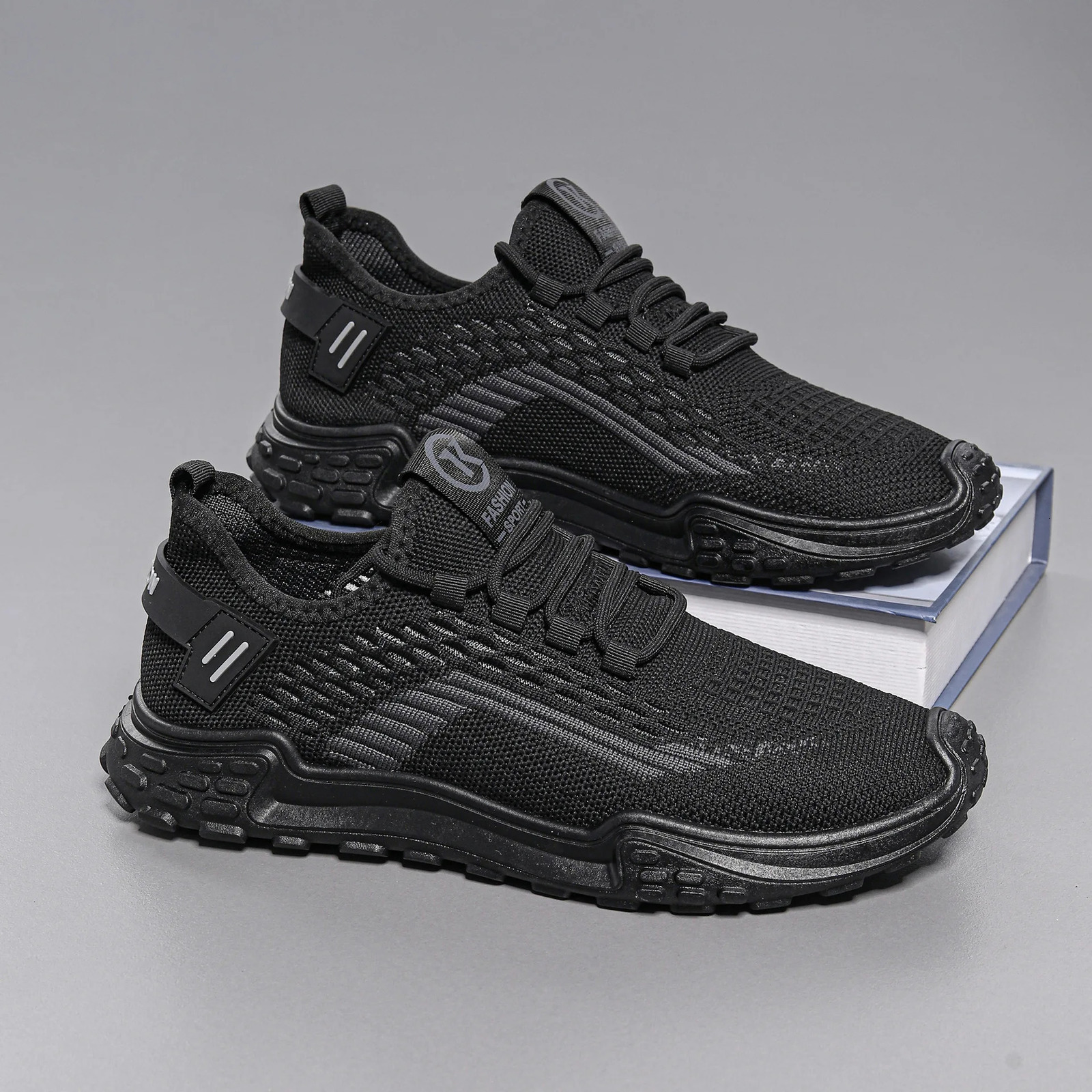 Oulylan Fashion Outdoor Antislip Sports Footwear Male Summer Comfortable Breathable Sneakers Casual Laceup Shallow Mouth Shoes 251013