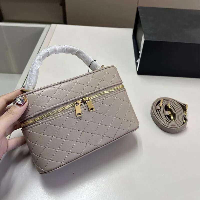 Designer Box Bag Fashion Womens Leather Cosmetic Zipper Handbag Shoulder Bags Make Up Cases Dia shaped chain shoulder bag with slanted crossbody desig