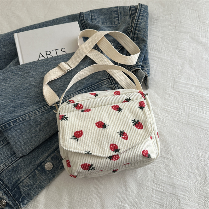 Designer's new women's small bag, new fashion multifunctional crossbody bag, soft girl cute strawberry single shoulder small square bag