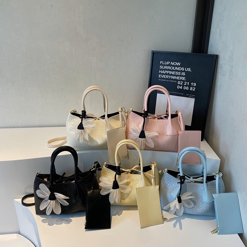Luxury Brand Designer Bag Flower Pendant Shoulder Bag For Women 2025 Summer New Sheepskin Woven Basket Bag Fashion Versatile Trendy Tote Bag