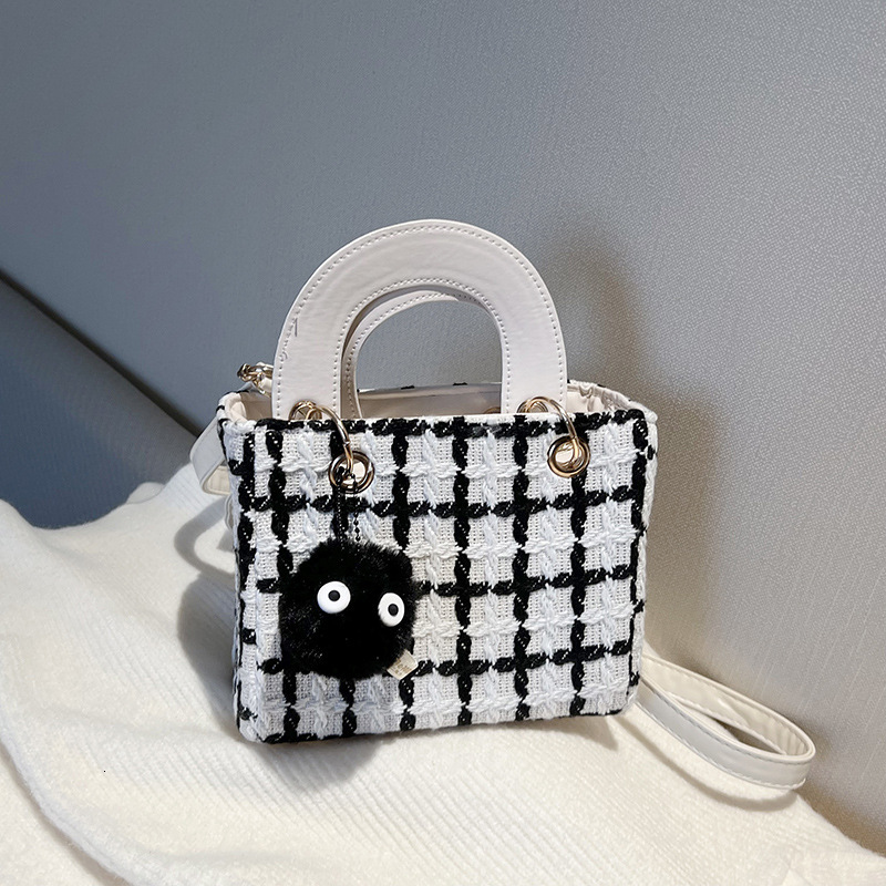 Luxury Brand Designer Bag Internet Celebrity Fashion Woolen Plaid Handbag 2022 Autumn Winter New Style Elegant Universal Single Shoulder Crossbody Sma