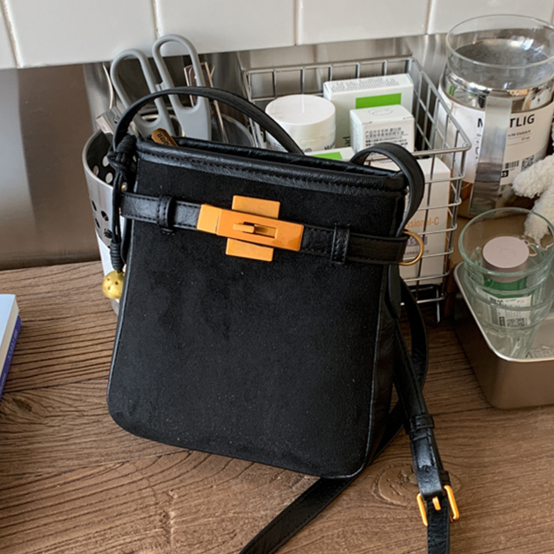 Luxury Brand Designer Bag Niche Design Phone Bag For Women 2025 New Fashion Casual Crossbody Bag Stylish Commuter Shoulder Bag