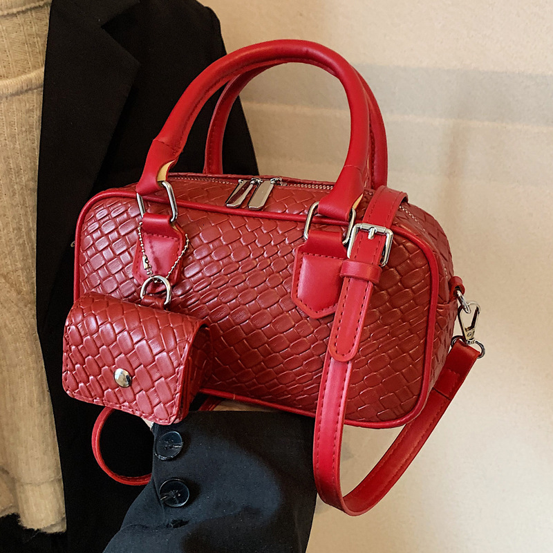 Luxury Brand Designer Bag Woven Pattern Bag For Women, Autumn And Winter 2025 New Niche Design Crossbody Bag, High-End Fashionable Handheld Pillow Bag