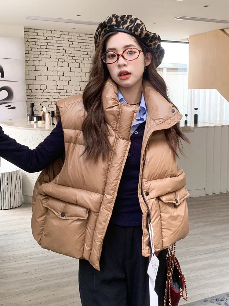 Autumn Winter Solid Stand Collar Down Vest Women 90 White Duck Down Zipper Pocket Vest Female Quilted Sleeveless Waistcoat Coat 251016