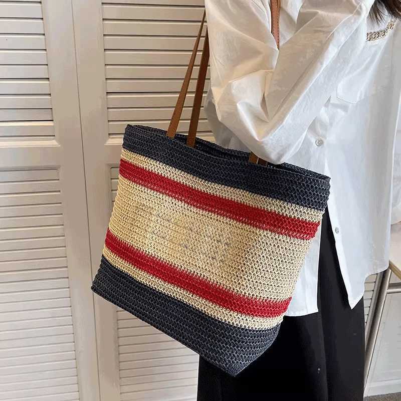Fashionable Street Trend Woven Contrasting Stripes Beach Resort Style Straw Tote Large Capacity Womens Bag Z251018