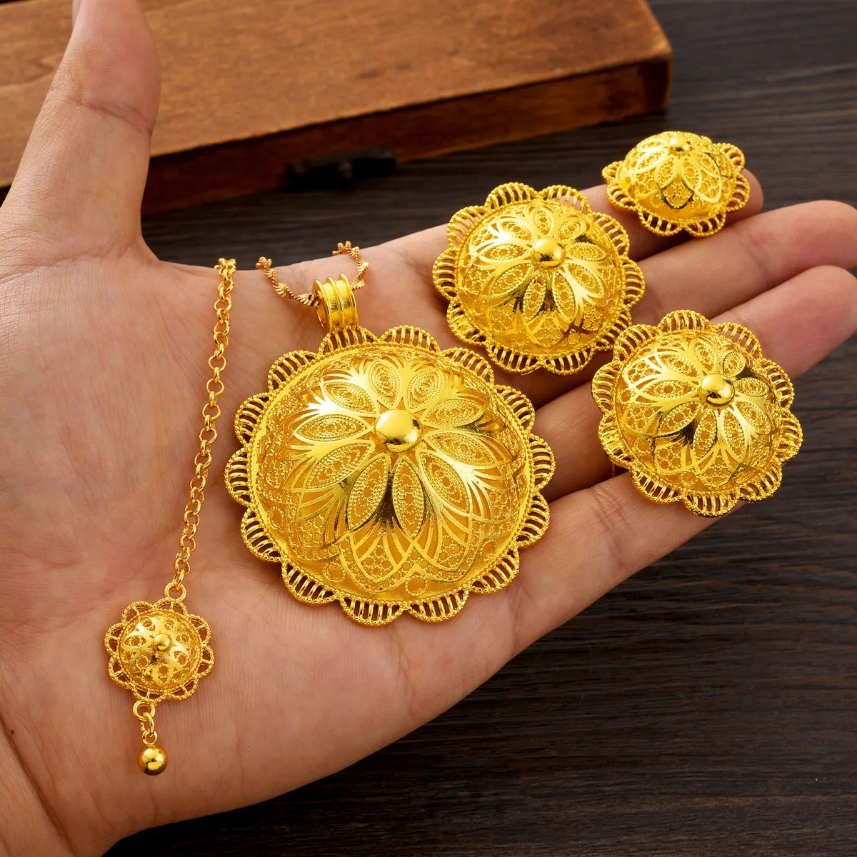 Dubai Arab Women Exquisite Jewelry Set Big Pendant Necklace Ring Earrings Head Chain African Bride Wedding Tradional Gift 251016