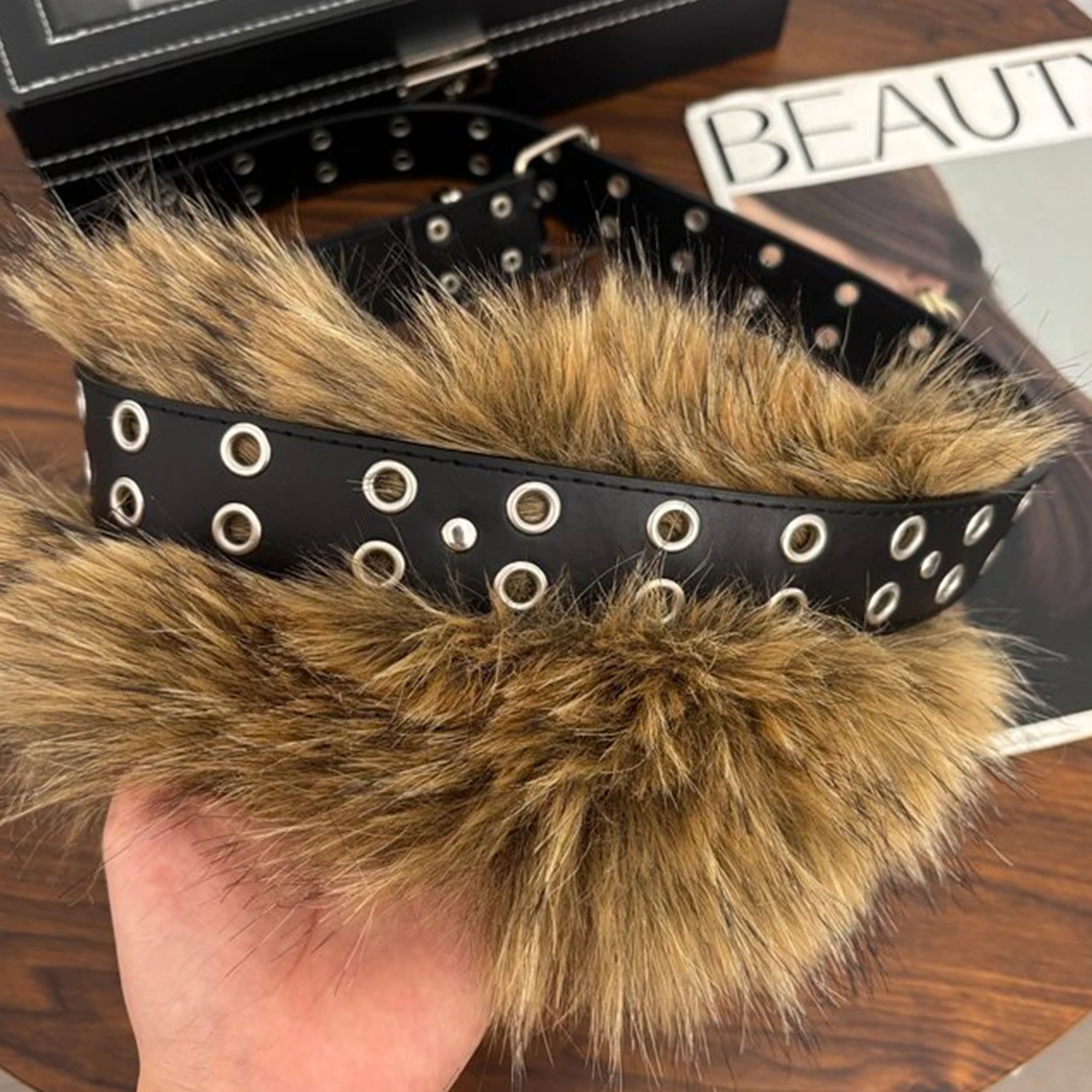 Brown Vintage Women Faux Fur Belts Y2K Aesthetic Accessories Punk Waistband PU Leather Belt Plush Waist Chain Fashion Decoration 251016