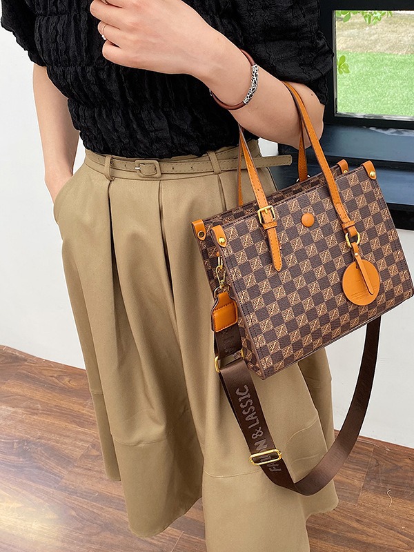 Free shipping designer Fashion Bags New high quality fashionable versatile single shoulder crossbody bag women Stylish Spiffy Attractive Modish