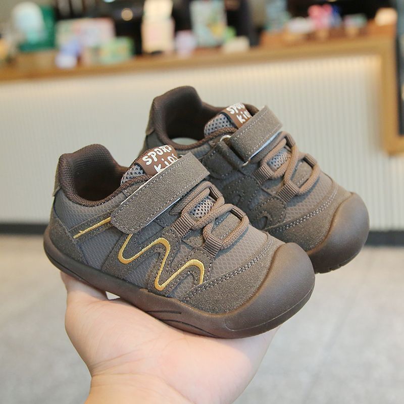 New children's sports shoes for boys and girls, anti slip and lightweight training shoes, fashionable soft soled running shoes, designer shoes