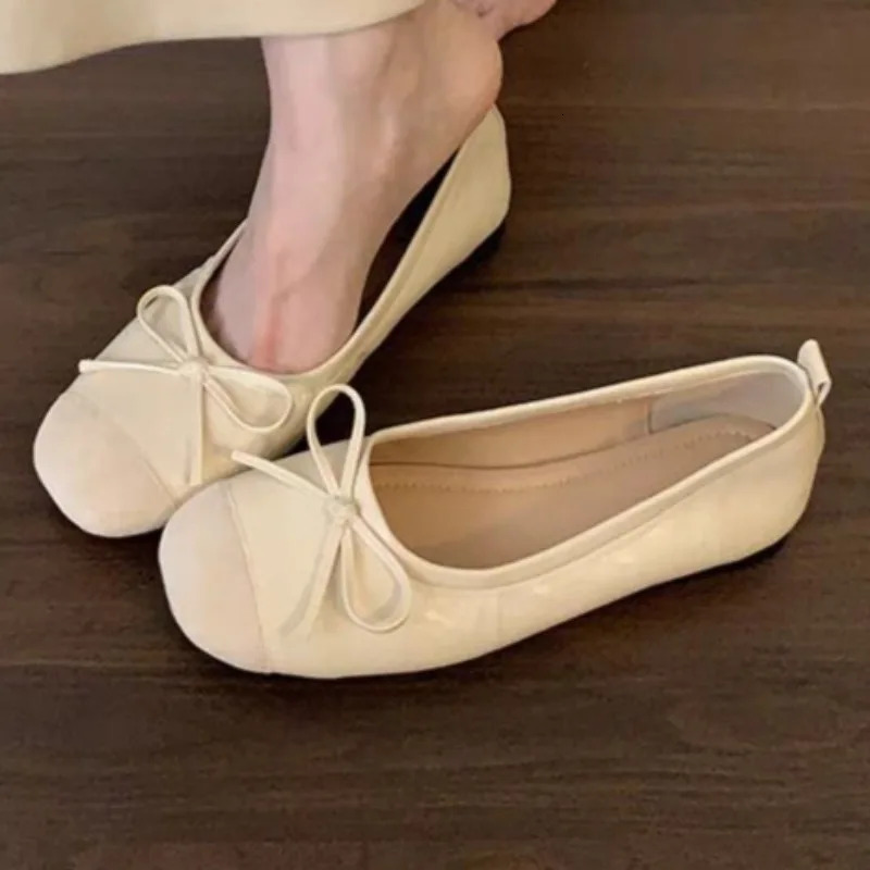 Womens Autumn Simple Solid Color Outdoor Nonslip Flat Shoes Fashion Patent Leather Casual Party Ladies Low Top Shoes 251018