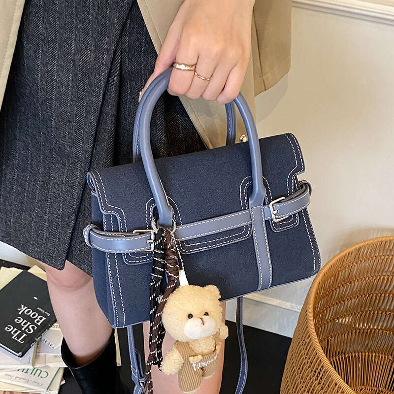 Commuting Matte for Women 2025 New Fashion Designer Bags Versatile Crossbody Exquisite Super Popular Handheld Small Square Bag