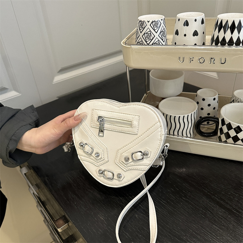 Luxury Brand Designer Bag Fashion Heart Small Bag 2023 New Trendy Shoulder Bag Crossbody Bag Women's Bag Korean And Japanese Style Winter Women&#