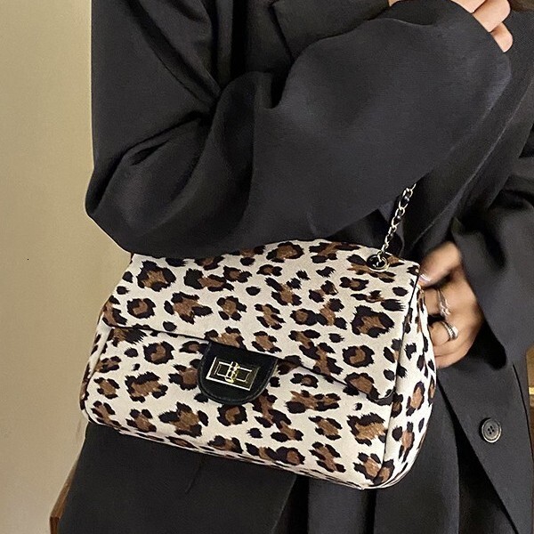 Luxury Brand Designer Bag Fashion Trend Women's Single Shoulder Bag 2024 Winter New Commuter Crossbody Bag Casual Versatile Chain Bag For Women