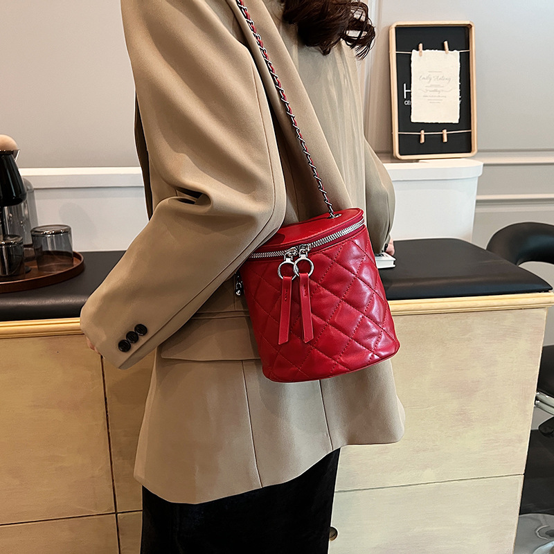 Luxury Brand Designer Bag Heart Cylinder Quilted Chain Bucket Bag Women's Bag 2025 New Trendy Fashion Niche Single Shoulder Popular Crossbody