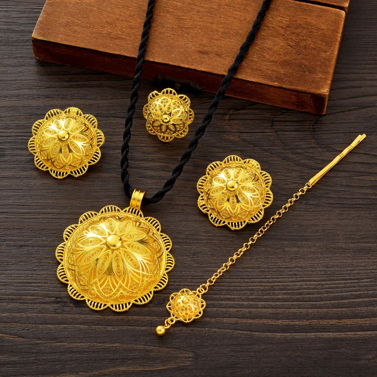 Dubai Arab Women Exquisite Jewelry Set Big Pendant Necklace Ring Earrings Head Chain African Bride Wedding Tradional Gift 251016