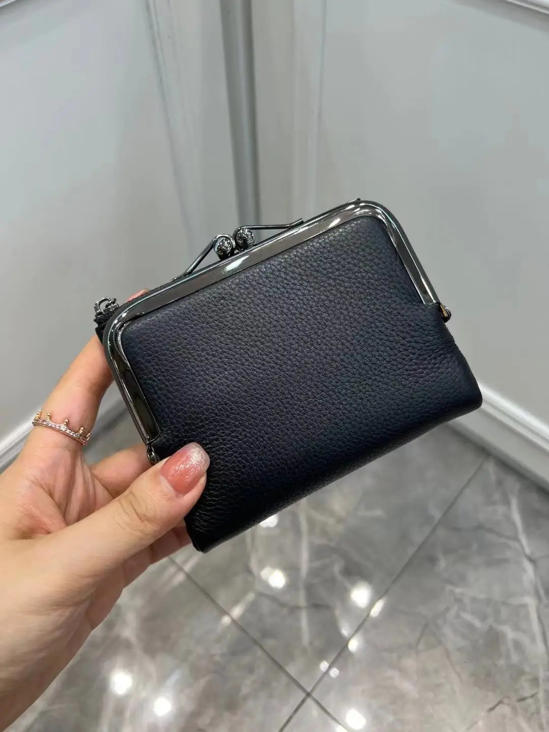 Coin Purse Genuine Leather Retro Handbag Short Wallet Womens Multifunctional Clip Zero Wallet Cowhide wallets Card holder 251013