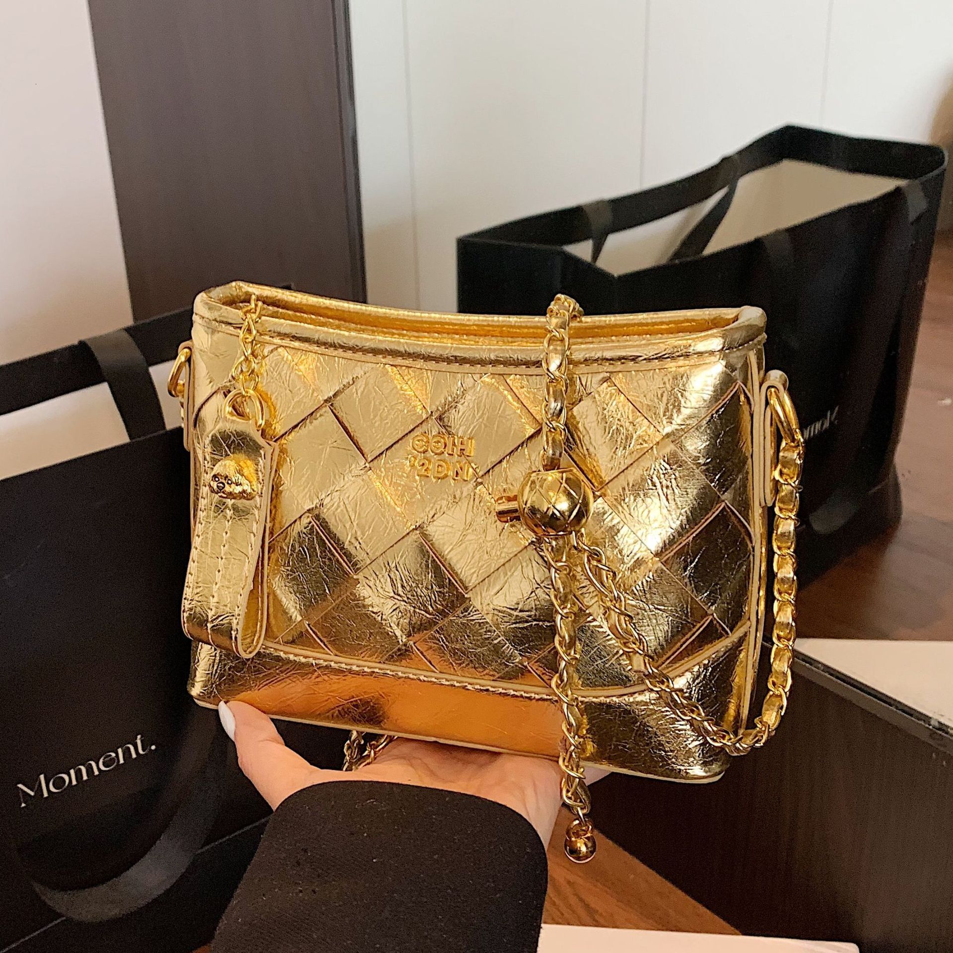 Luxury Brand Designer Bag Quilted Woven Bucket Bag 2025 New Chain Hobo Bag Crossbody Bag Women's Bag Textured Stylish Shoulder Bag