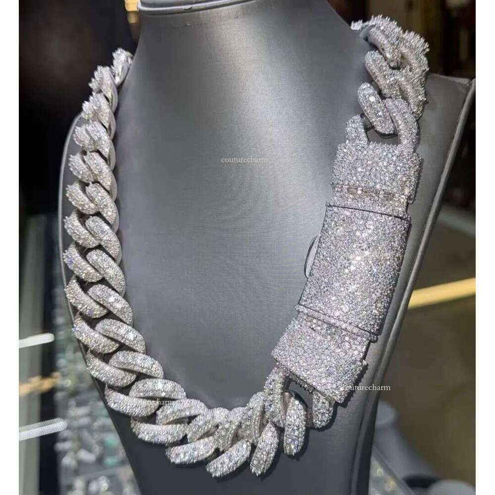 Yu Ying Customized Lock Heavy Hip Hop 30MM Iced Out Moissanite Raised S VVS Dia Cuban Link Chain Necklace