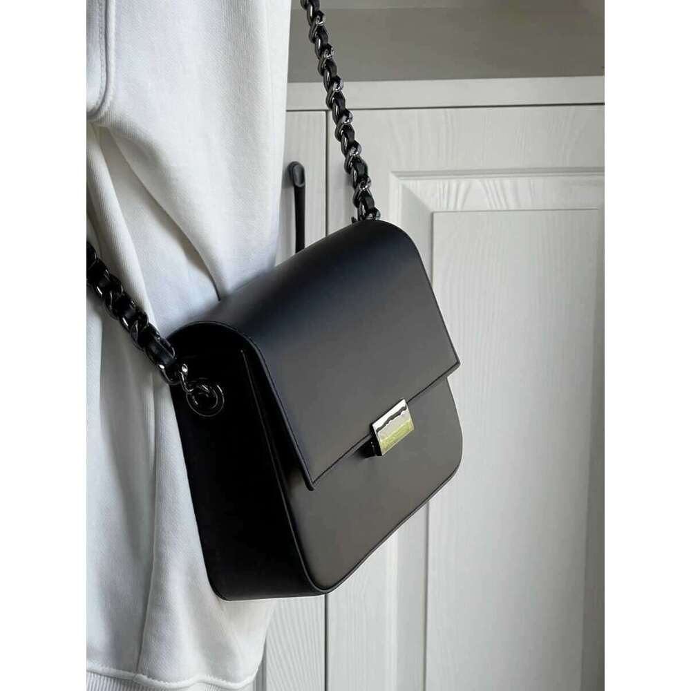 2025 Designer Bags New Small Square Trendy Texture Designer Bags Ins French Niche Chain Commuter Shoulder Crossbody Bag