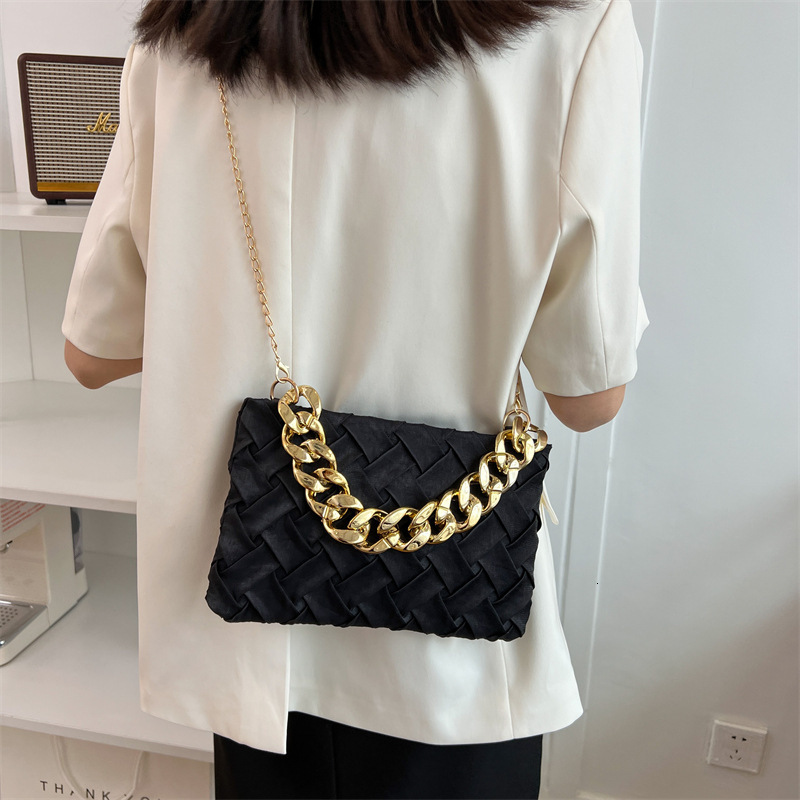 Luxury Brand Designer Bag 2022 New Simple Chain Shoulder Bag Solid Color Fashion Pleated Bubble Casual Texture Crossbody Small Square Bag
